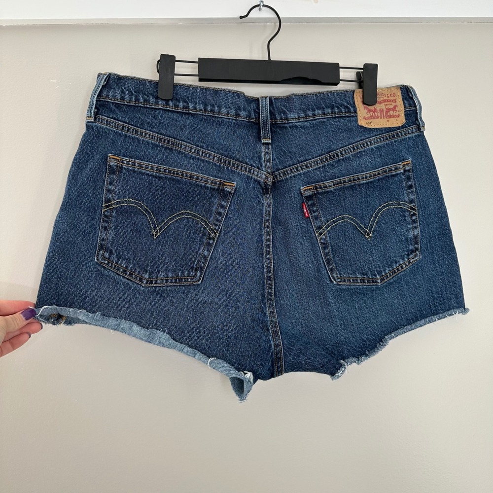 Levi's 501 High Rise Button Fly Denim Jean Shorts Women's Size 34 Distressed‎ - Picture 5 of 8